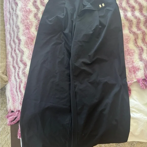 ALO Yoga Black Track Pants with Relaxed Fit - Picture 2 of 3